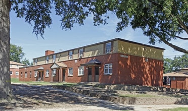 Hillside Court Apartments in Richmond, VA - Building Photo - Building Photo