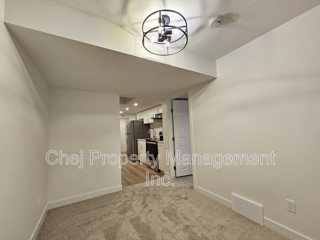 6353 King Wynd SW in Edmonton, AB - Building Photo - Building Photo