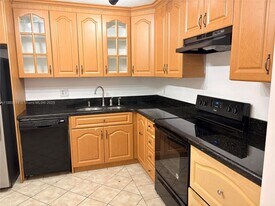 4172 Inverrary Dr in Lauderhill, FL - Building Photo