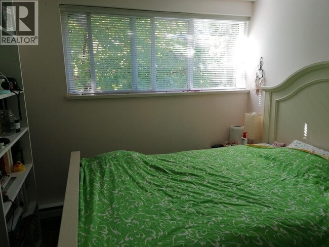 7128 Stride Ave in Burnaby, BC - Building Photo - Building Photo