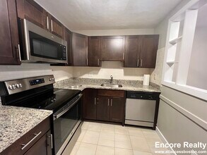 278 Grove St in Newton, MA - Building Photo - Building Photo