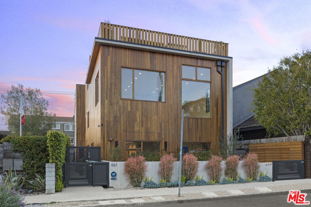 661 Broadway St in Los Angeles, CA - Building Photo