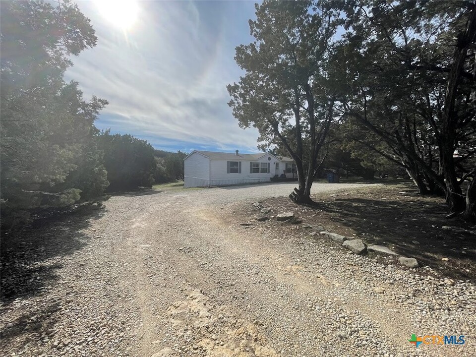 390 Yorktown Dr in Canyon Lake, TX - Building Photo