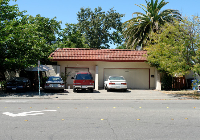 4459 Hoen Ave in Santa Rosa, CA - Building Photo - Building Photo