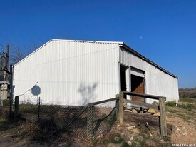 765 Patton Rd in Somerset, TX - Building Photo