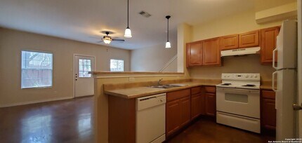 7811 Kingsbury Way in San Antonio, TX - Building Photo - Building Photo