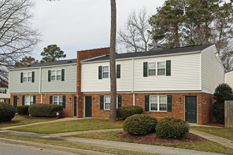 Hickory Point Townhomes in Newport News, VA - Foto de edificio - Building Photo