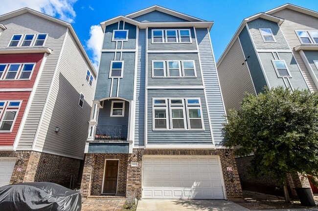 property at 2112 Bidwell Dr