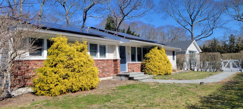 34 Nassau Rd in Hampton Bays, NY - Building Photo