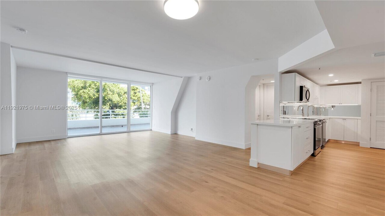 555 NE 34th St in Miami, FL - Building Photo