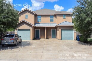 1125 Brown Rock Dr in New Braunfels, TX - Building Photo