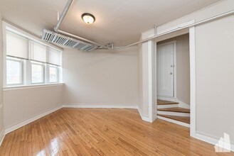 4255 W Addison St in Chicago, IL - Building Photo - Building Photo