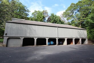 6 Lyle Ct in Farmington, CT - Building Photo - Building Photo