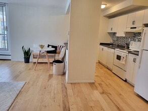 317 14 Av SW in Calgary, AB - Building Photo - Building Photo