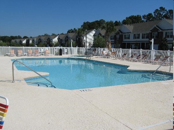 Saint Andrews Square Townhomes in Tampa, FL - Building Photo