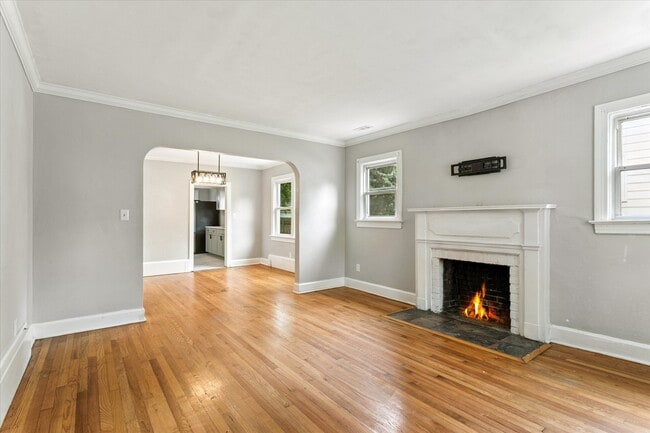 2913 Sir Walter Ln in Hampton, VA - Building Photo - Building Photo