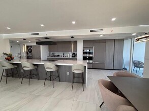 19707 Turnberry Way in Aventura, FL - Foto de edificio - Building Photo