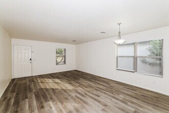 11841 W Wethersfield Rd in El Mirage, AZ - Foto de edificio - Building Photo