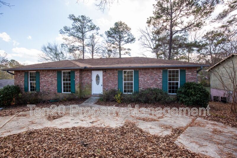 6823 Live Oaks Dr in Columbus, GA - Building Photo