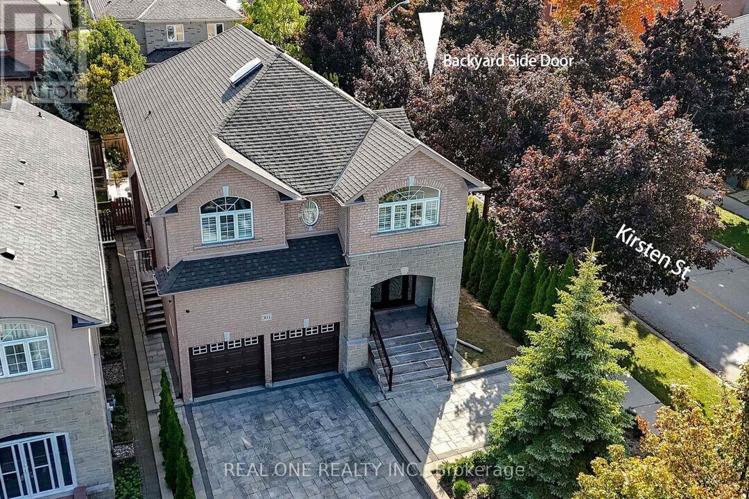 301 Weldrick Rd E in Richmond Hill, ON - Building Photo
