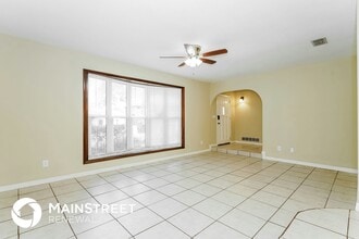 208 Brittany Ave in Port Orange, FL - Foto de edificio - Building Photo