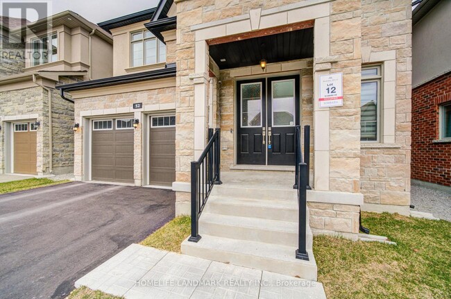 52 Sikura Cir in Aurora, ON - Building Photo - Building Photo