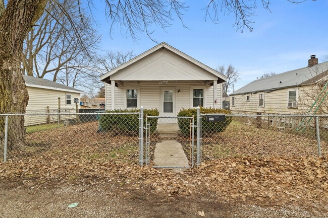 property at 1800 W 19th St