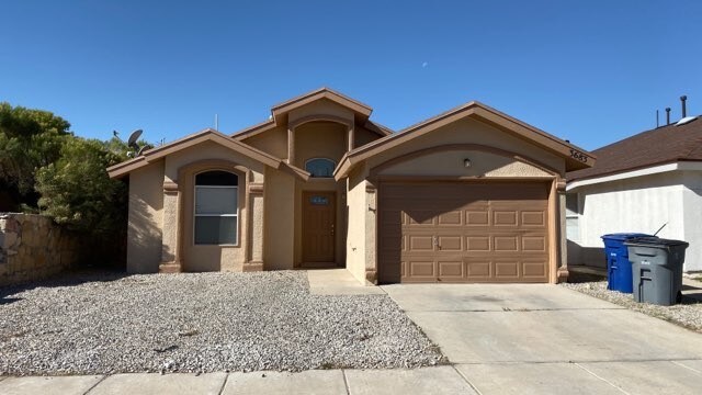 3683 Prairie Rose St in El Paso, TX - Foto de edificio