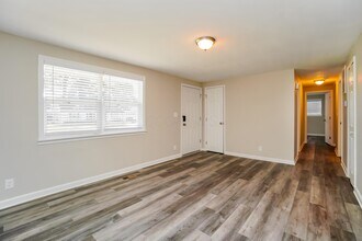 357 Amesbury Dr in Columbus, OH - Building Photo - Building Photo