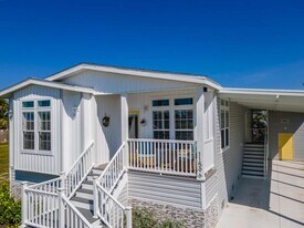 11596 Palm Dr in Ft. Myers, FL - Building Photo