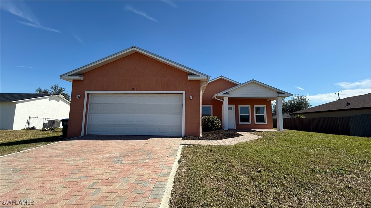 1715 NE 6th Ave in Cape Coral, FL - Foto de edificio
