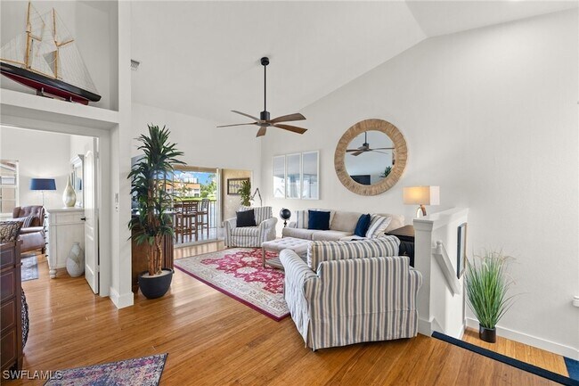 8365 Excalibur Cir in Naples, FL - Building Photo - Building Photo