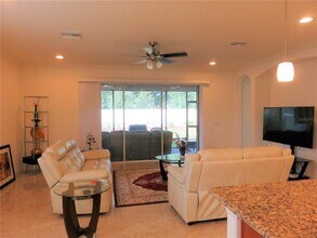 8811 Citrus Palm Dr in Tampa, FL - Building Photo - Building Photo
