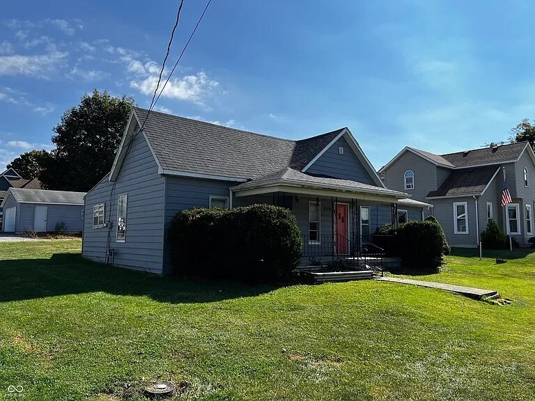 315 Chambers St in Veedersburg, IN - Building Photo