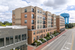 HQ Residences in Mount Prospect, IL - Building Photo