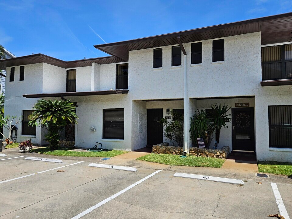 402 Sailfish Ave in Cape Canaveral, FL - Building Photo