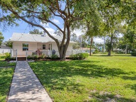 2082 Webber St in Sarasota, FL - Building Photo