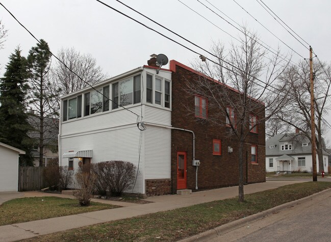 1927 NE 5th St in Minneapolis, MN - Building Photo - Building Photo