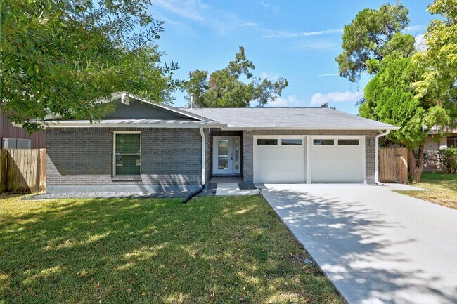 12306 Old Stage Cove in Austin, TX - Foto de edificio - Building Photo