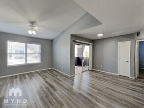 9620 W Russell Rd in Las Vegas, NV - Building Photo - Building Photo