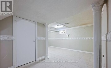 7006 Hickling Crescent in Mississauga, ON - Building Photo - Building Photo