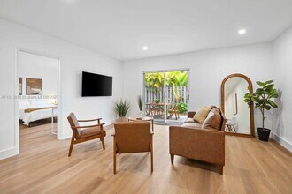 817 Tequesta St in Fort Lauderdale, FL - Foto de edificio - Building Photo