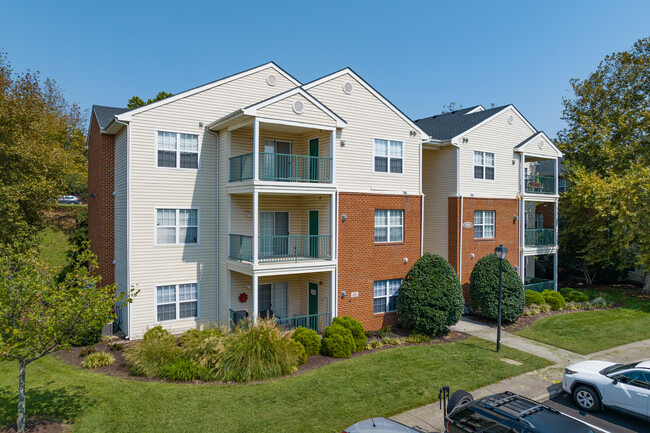 820 Brassie Ln in Glen Allen, VA - Foto de edificio - Building Photo