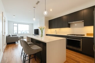 108 Sumner St, Unit 606 in Boston, MA - Building Photo - Building Photo