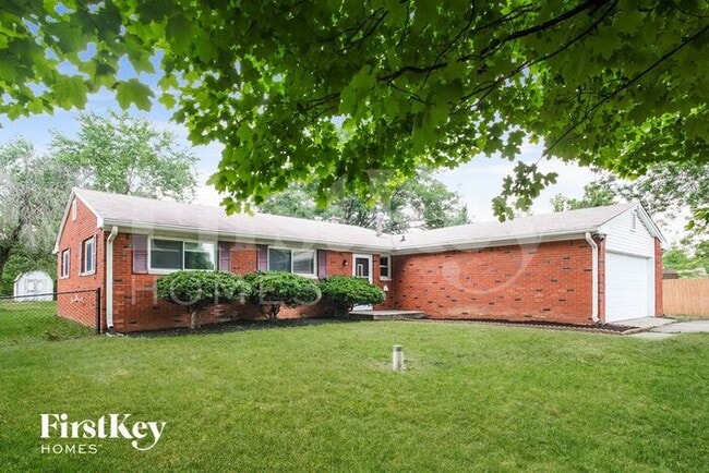 5564 Northland Rd in Indianapolis, IN - Foto de edificio - Building Photo