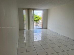 1465 NE 123rd St in Miami, FL - Building Photo - Building Photo