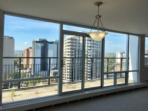 Bay 100 Apartments in Hamilton, ON - Building Photo - Building Photo