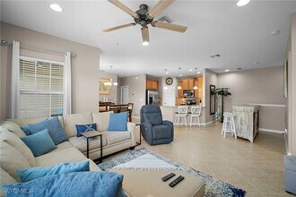 23520 Alamanda Dr in Bonita Springs, FL - Foto de edificio - Building Photo
