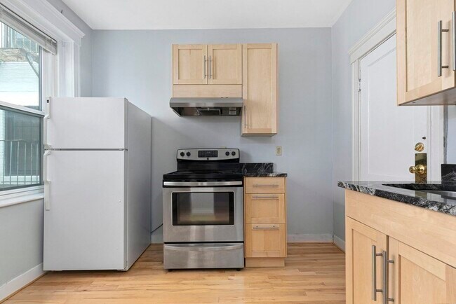 155 Strathmore Rd, Unit 155 in Boston, MA - Building Photo - Building Photo