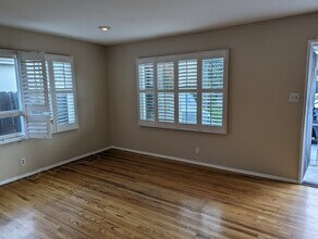 16045 Leadwell St in Van Nuys, CA - Foto de edificio - Building Photo